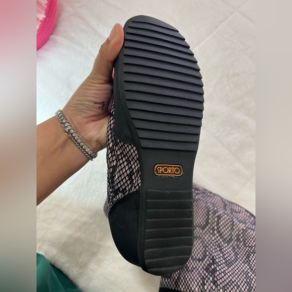 Sporto Sarah Mid Calf Python Hidden Wedge Heel Boot
Waterproof size 9.5 - Picture 6 of 8